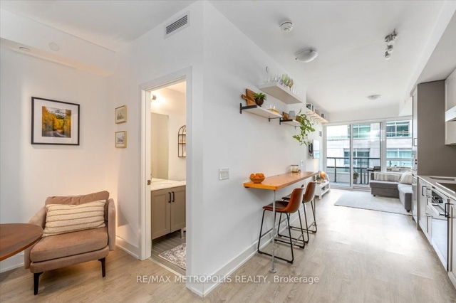 808 - 11 Lillian Street
