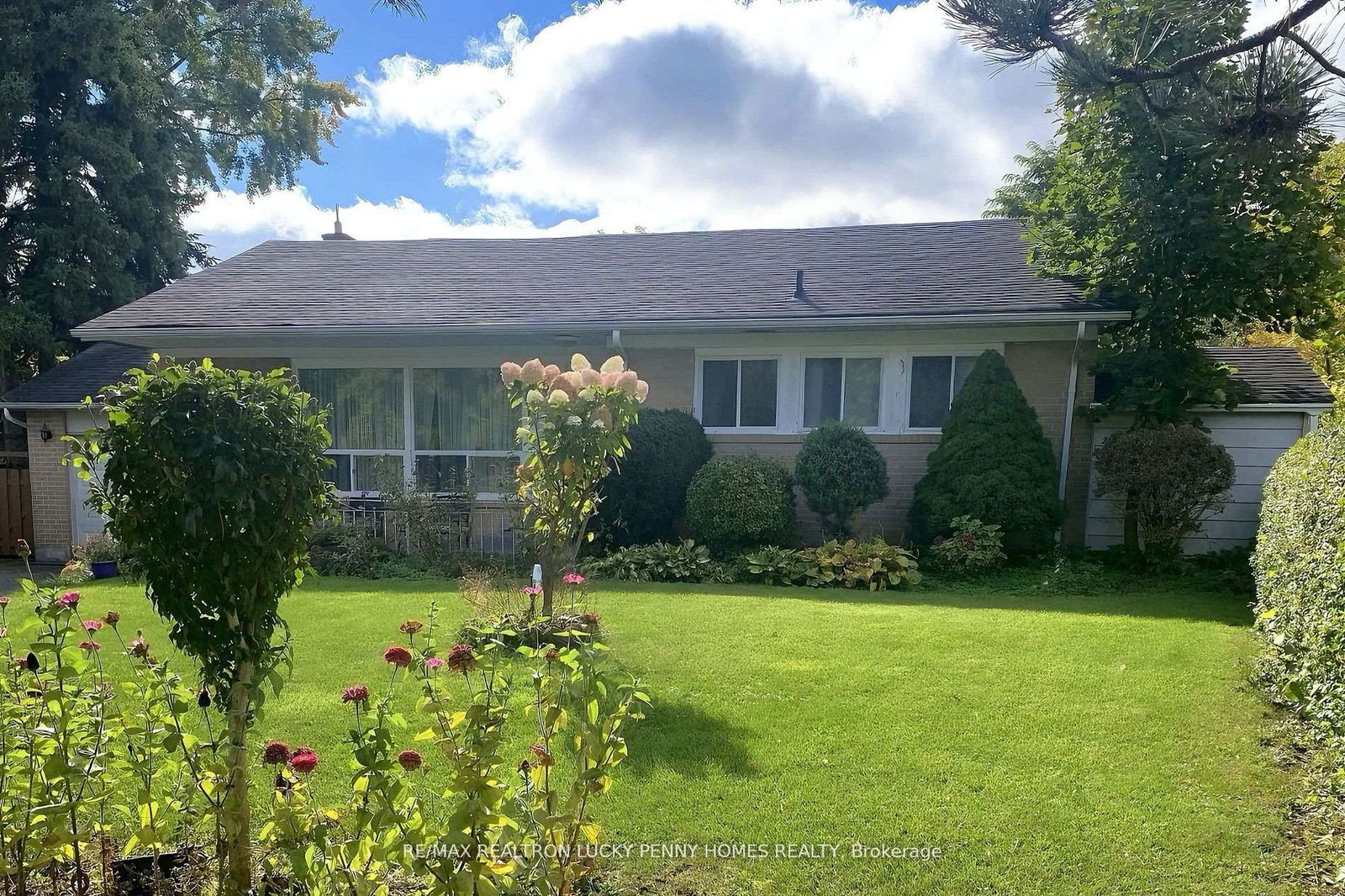 Detached House for sale at 61 Hurlingham Crescent, Toronto, Banbury-Don Mills, M3B 2P9 - MLS: C12176983