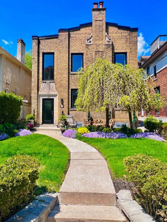 24 College View Avenue
