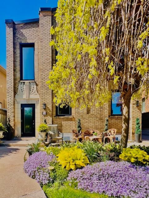 24 College View Avenue
