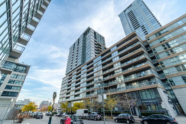925 - 10 Capreol Court