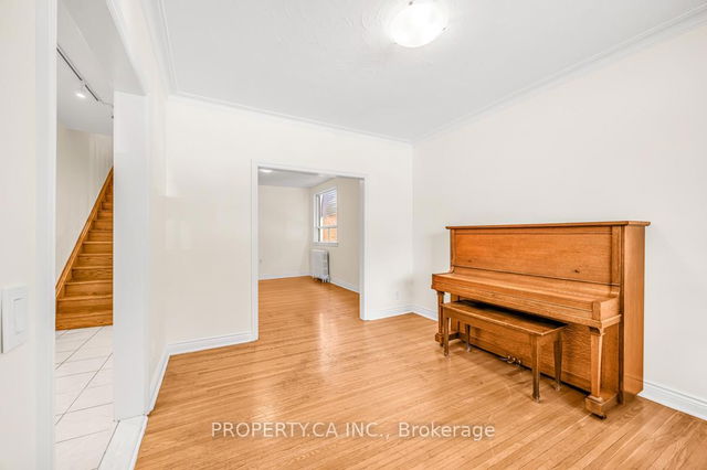 889 Palmerston Avenue