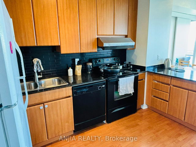1601 - 30 Canterbury Place