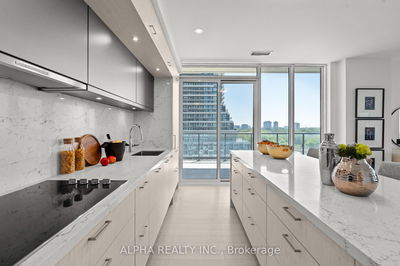 Unit 709 — 10 Inn On The Park Dr, Toronto - Banbury-Don Mills image-0-3