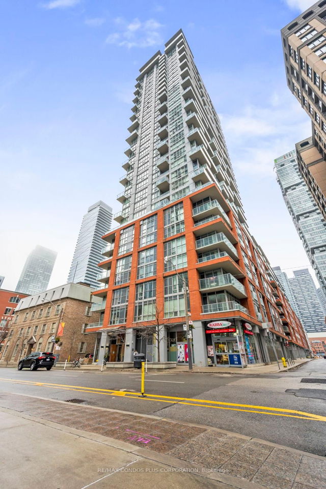 1806 - 126 Simcoe Street