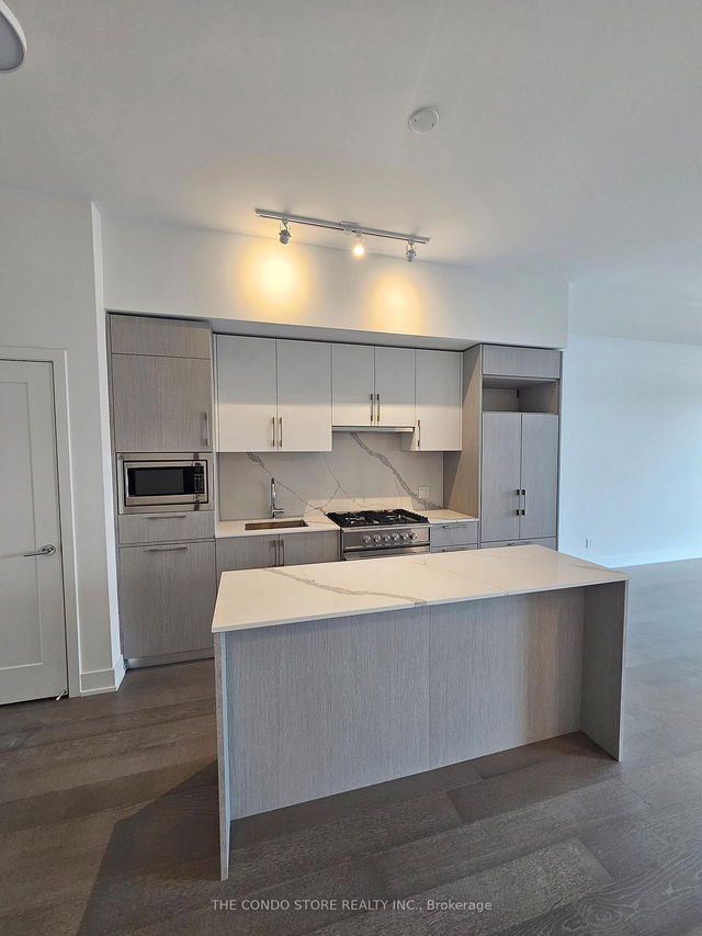 304 - 8 Manor Road