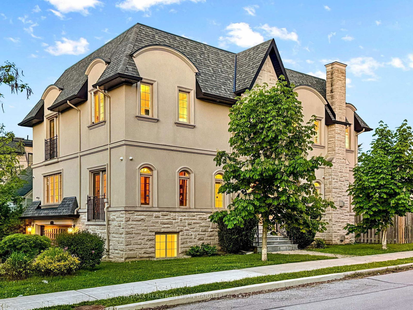 Detached House for sale at 221 Elmwood Avenue, Toronto, Willowdale East, M2N 3M8 - MLS: C12179337