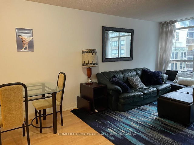 1310 - 25 Carlton Street