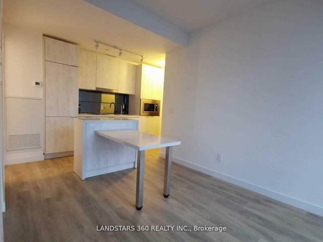 2512 - 215 Queen Street