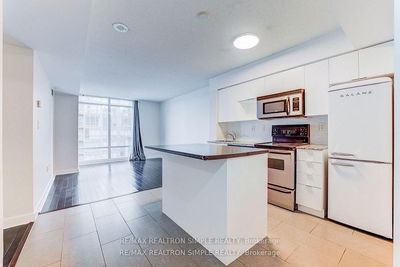 Unit 703 — 15 Brunel Crt, Toronto - Waterfront Communities C1 image-0-3