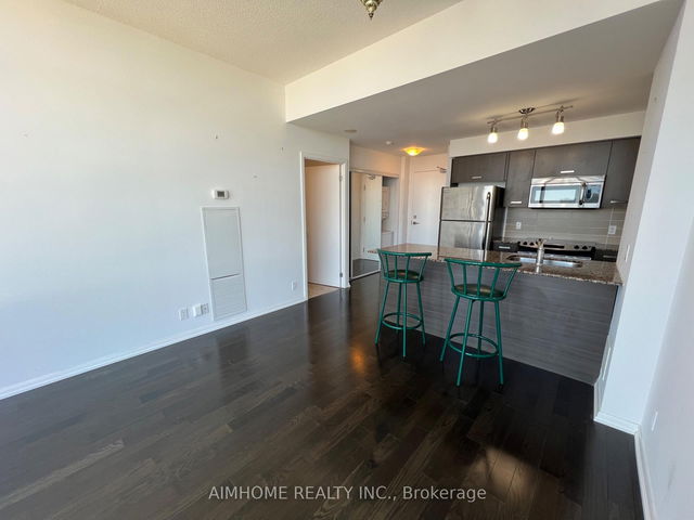 5004 - 832 Bay Street