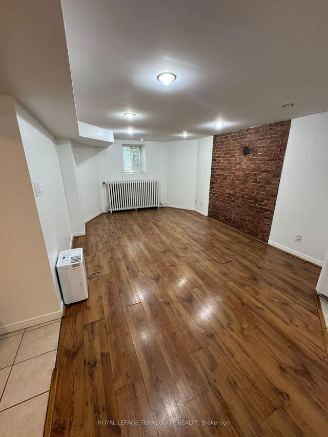 2nd Floor - 42 Keewatin Avenue