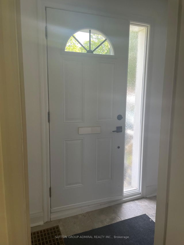 30 Vonda Avenue