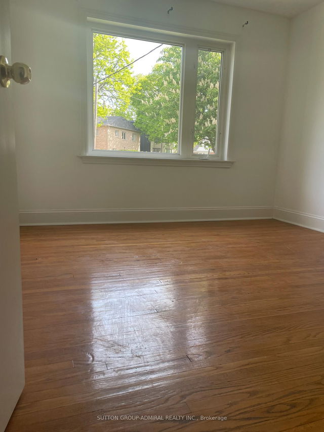 30 Vonda Avenue