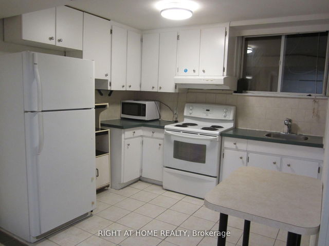 Bsmnt - 289 Churchill Avenue