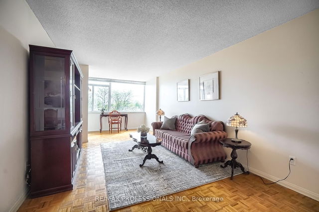 407 - 3000 Bathurst Street