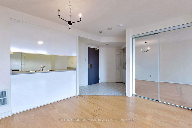 2405 - 736 Bay Street