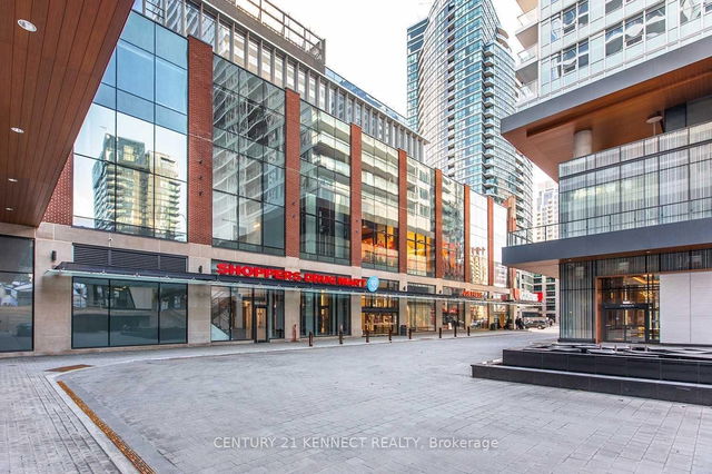 1005 - 17 Bathurst Street