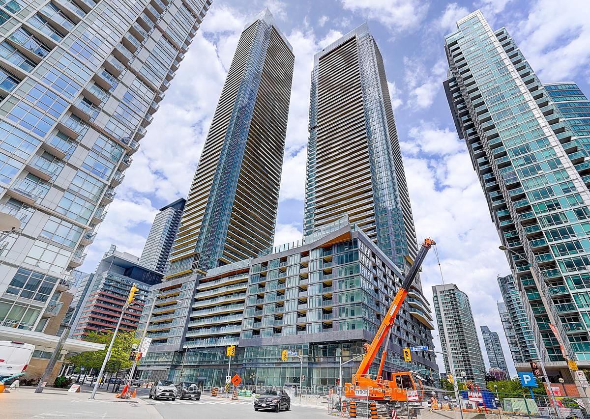 Condo for lease at 716-1 Concord Cityplace Way, Toronto, Waterfront Communities C1, M5V 0X3 - MLS: C12183206