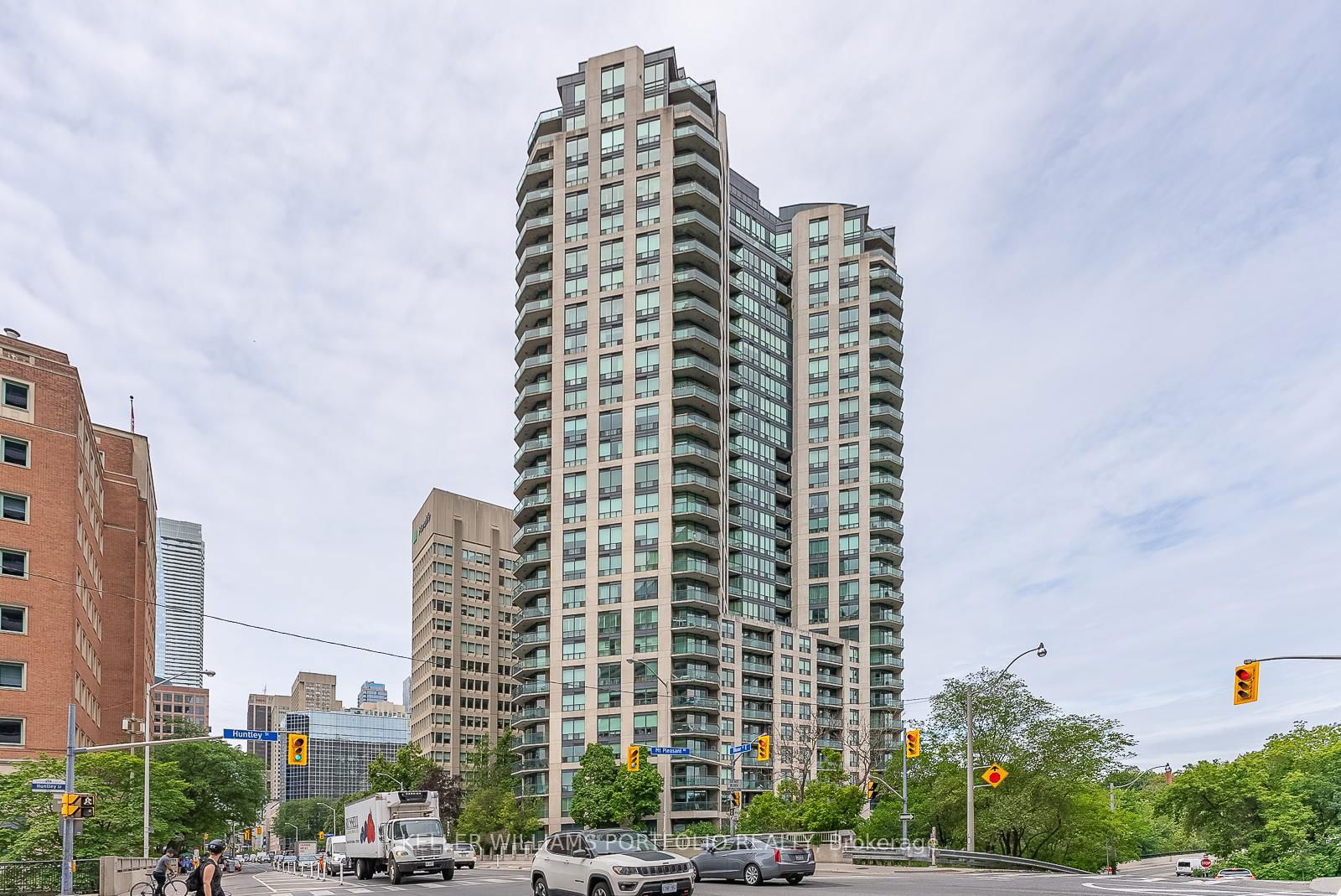 Condo for lease at 812-300 Bloor Street, Toronto, Rosedale-Moore Park, M4W 3Y2 - MLS: C12183305