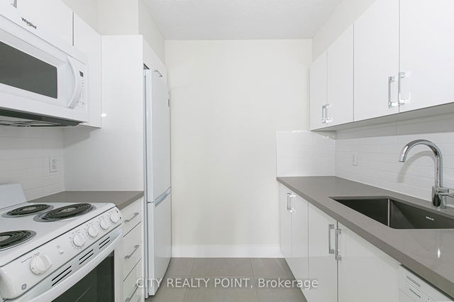 909 - 33 Isabella Street