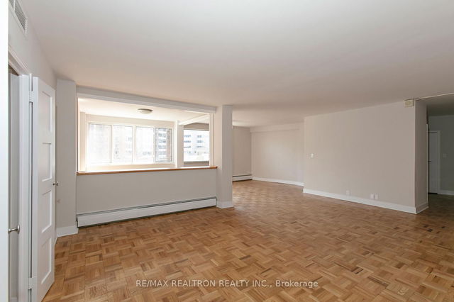 601 - 9 Deer Park Crescent