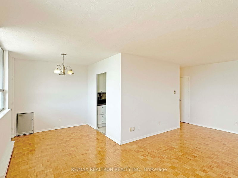 home for lease on 802-525 Eglinton Avenue E
