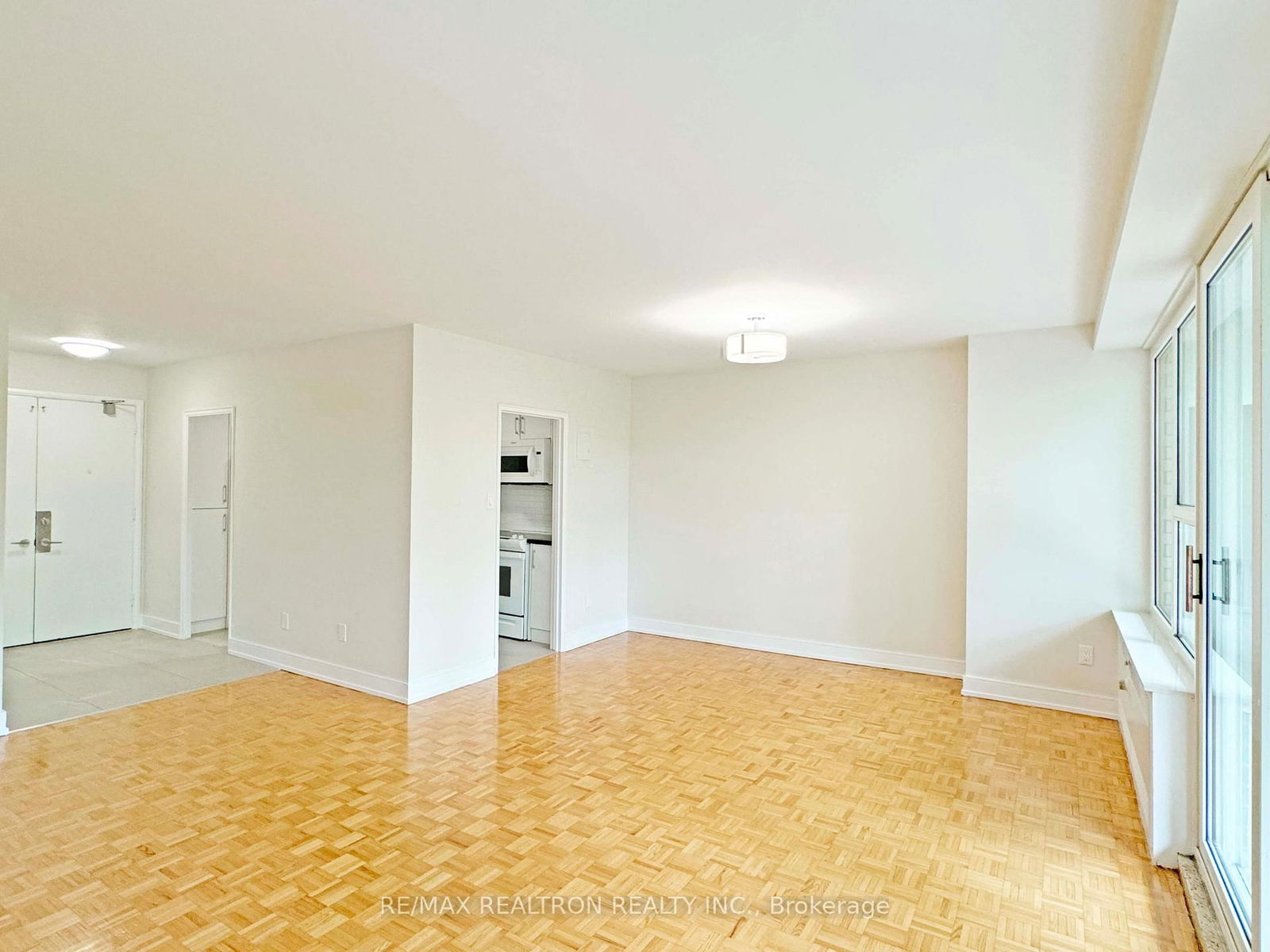 Condo for lease at 208-10 Shallmar Boulevard, Toronto, Forest Hill North, M5N 1J4 - MLS: C12183942