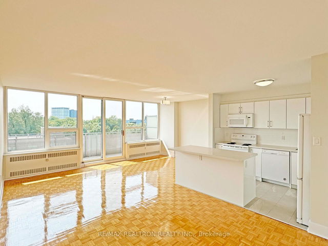 1005 - 10 Shallmar Boulevard