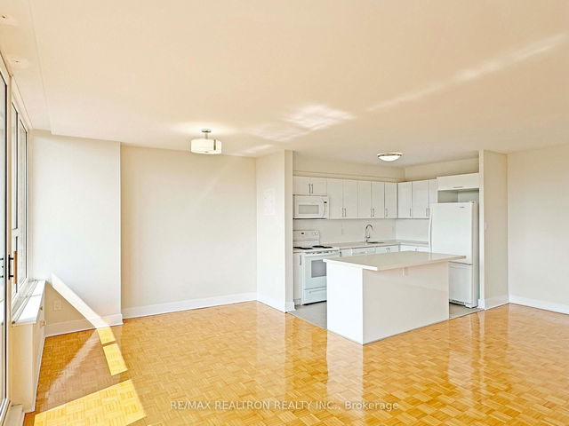 1005 - 10 Shallmar Boulevard