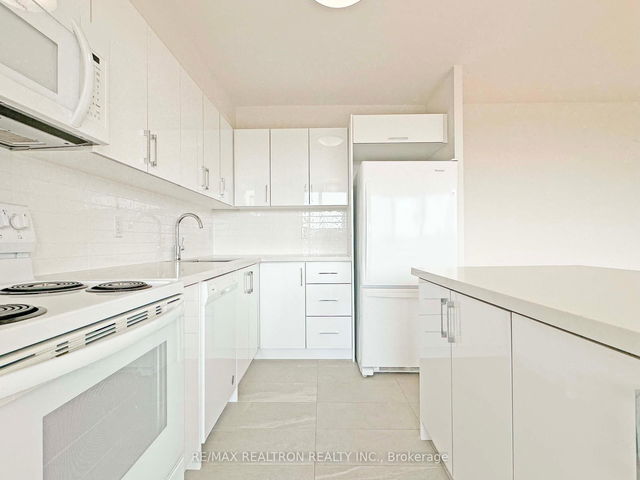 1005 - 10 Shallmar Boulevard