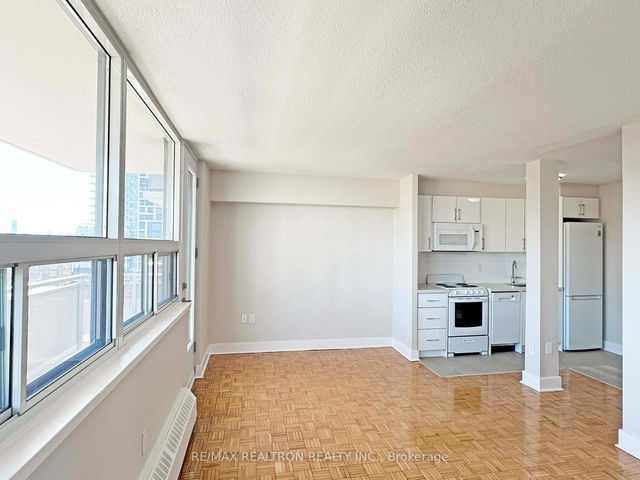 606 - 1500 Bathurst Street