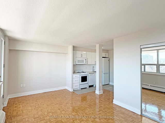 606 - 1500 Bathurst Street