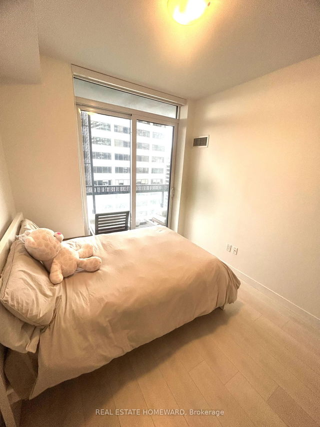1102 - 8 Eglinton Avenue