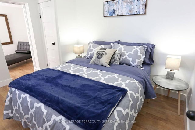 Upper - 396 Lansdowne Avenue
