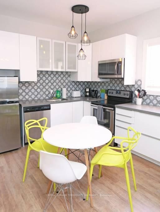 Upper - 396 Lansdowne Avenue