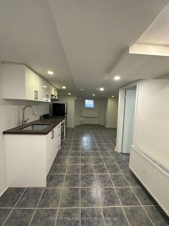B1 - 414 Dundas Street