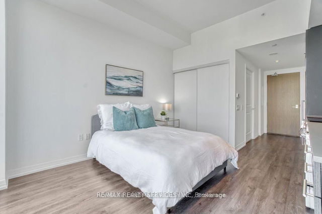 817 - 251 Jarvis Street