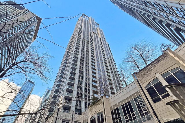 1015 - 763 Bay Street