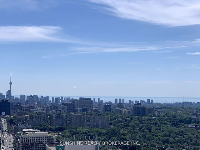 2802 - 8 Eglinton Avenue