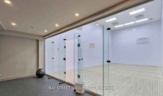1002 - 33 Bay Street