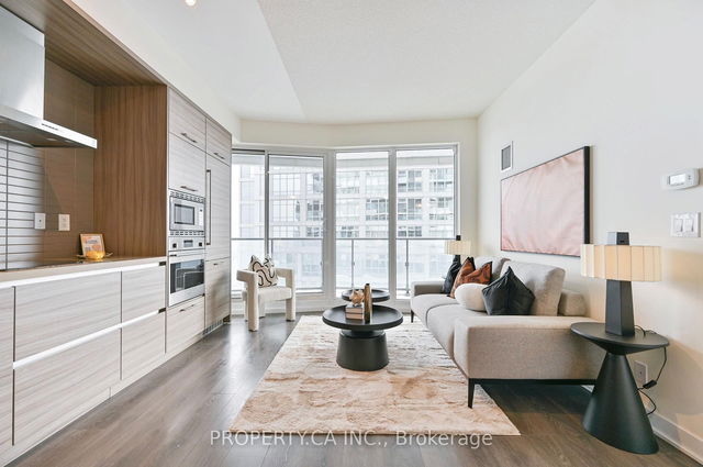 4205 - 2221 Yonge Street