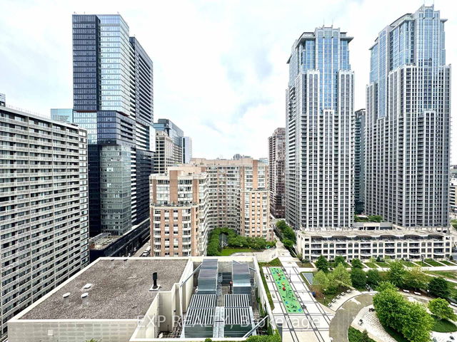 1512 - 386 Yonge Street
