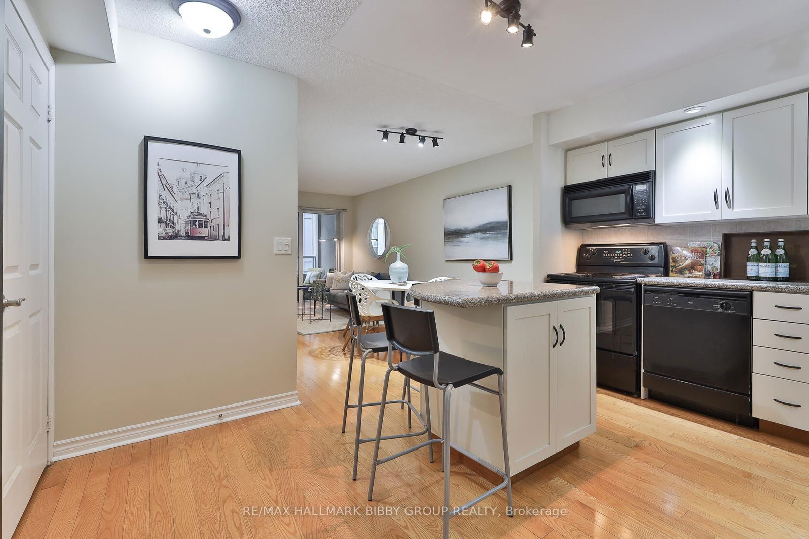 Condo for sale at 642-250 Wellington Street, Toronto, Waterfront Communities C1, M5V 3P6 - MLS: C12185250