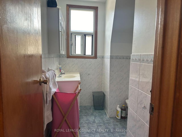 2nd - 784 Adelaide Street W