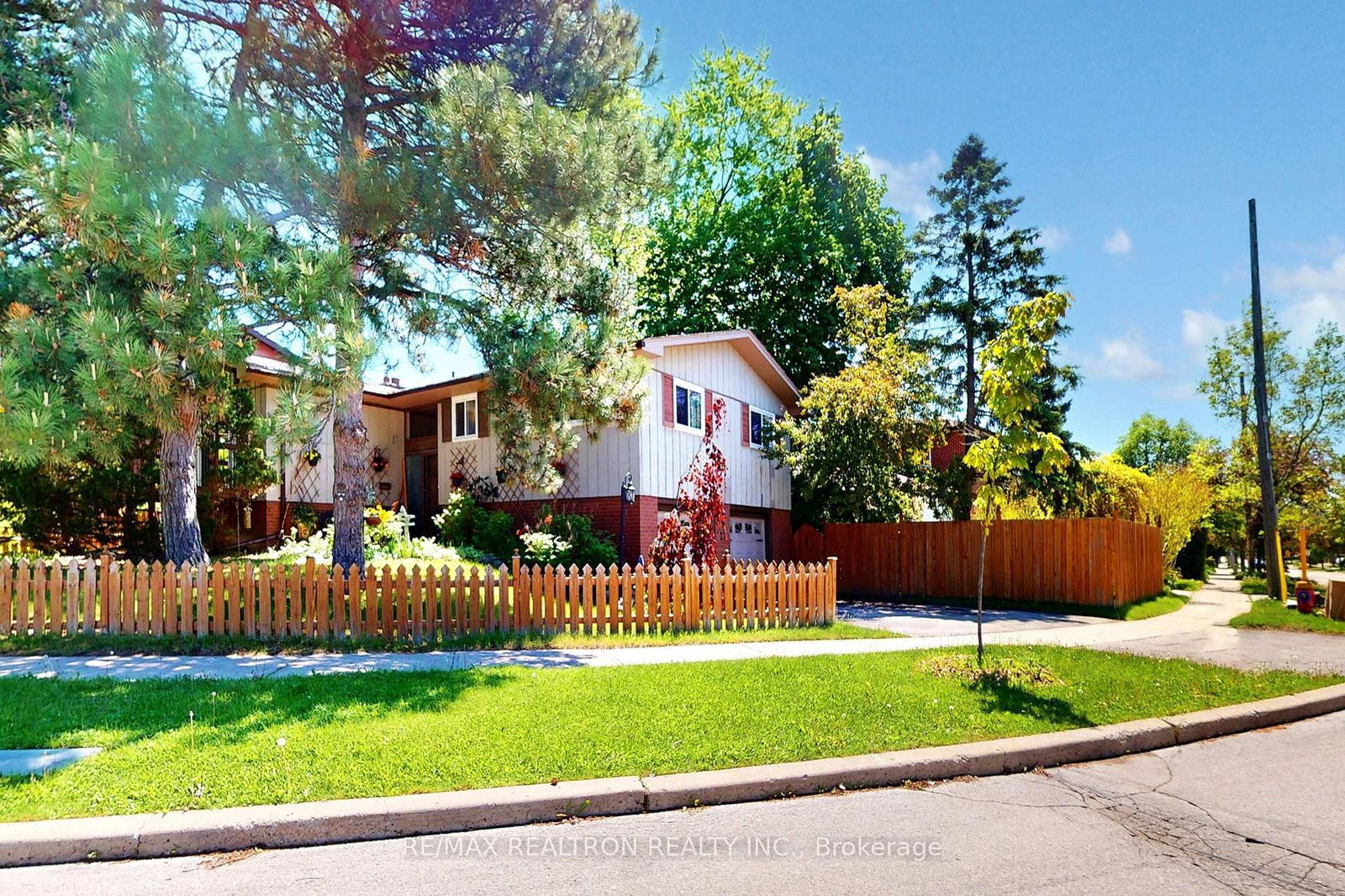 Detached House for sale at 77 Margaret Avenue, Toronto, Pleasant View, M2J 4C4 - MLS: C12185798