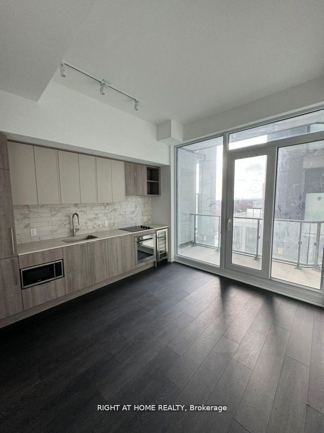 935 - 2020 Bathurst Street
