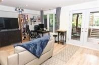 151 Poyntz(W/O Bsm.Apt) Avenue