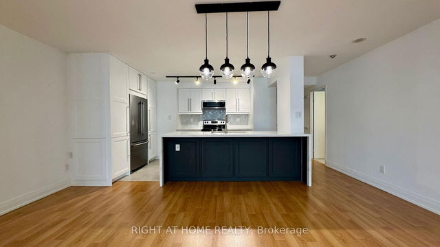 1705 - 633 Bay Street
