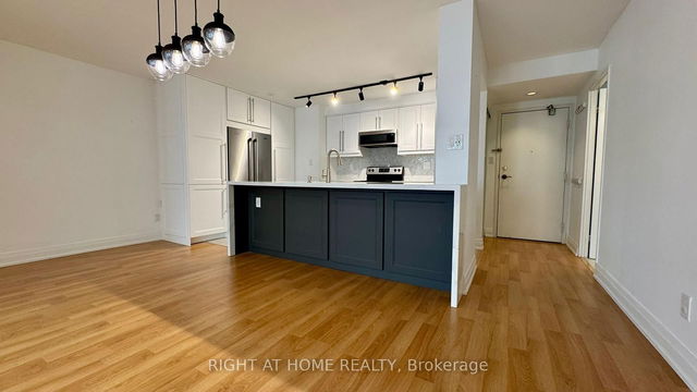 1705 - 633 Bay Street